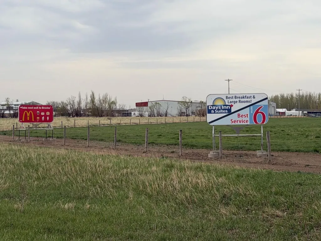 Near Trans Canada Hwy 1 Acres Rural Newell County Of AB T1R 1C3
