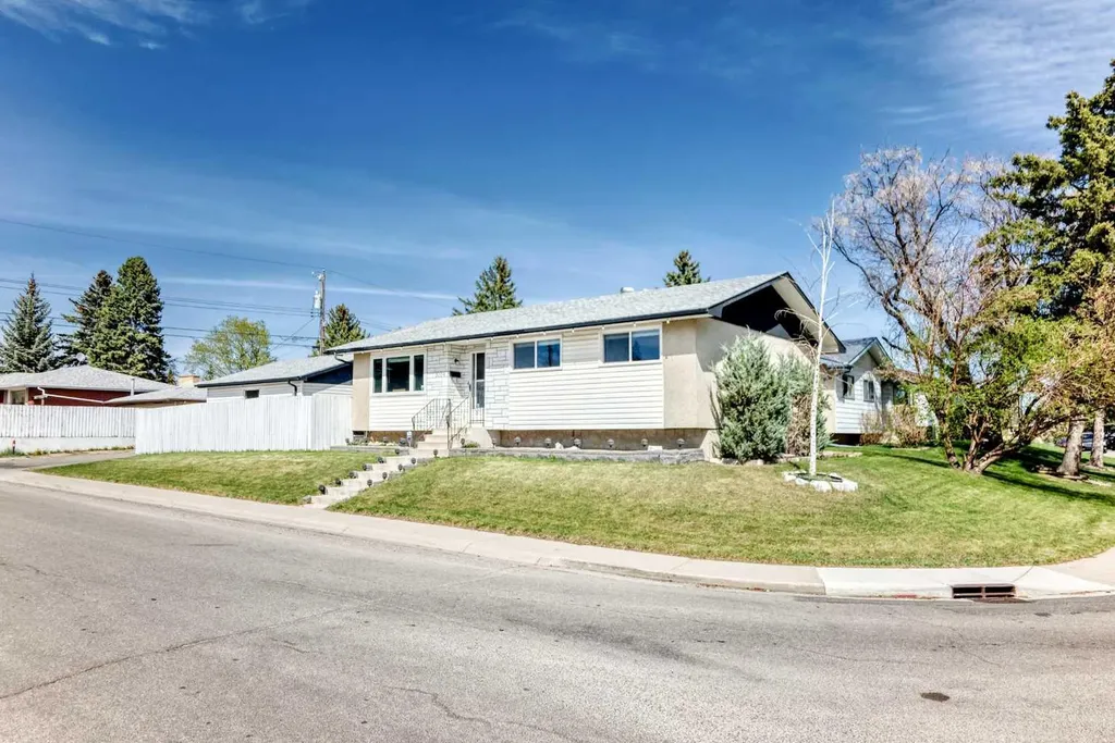 5104 Marshall Road NE Calgary AB T2A 2Y9