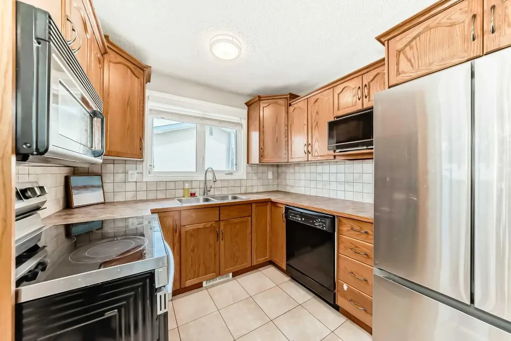 5104 Marshall Road NE Calgary AB T2A 2Y9