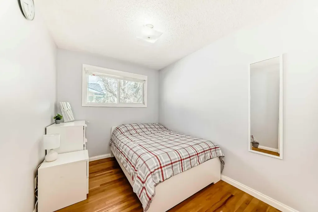 5104 Marshall Road NE Calgary AB T2A 2Y9