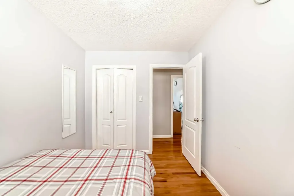 5104 Marshall Road NE Calgary AB T2A 2Y9
