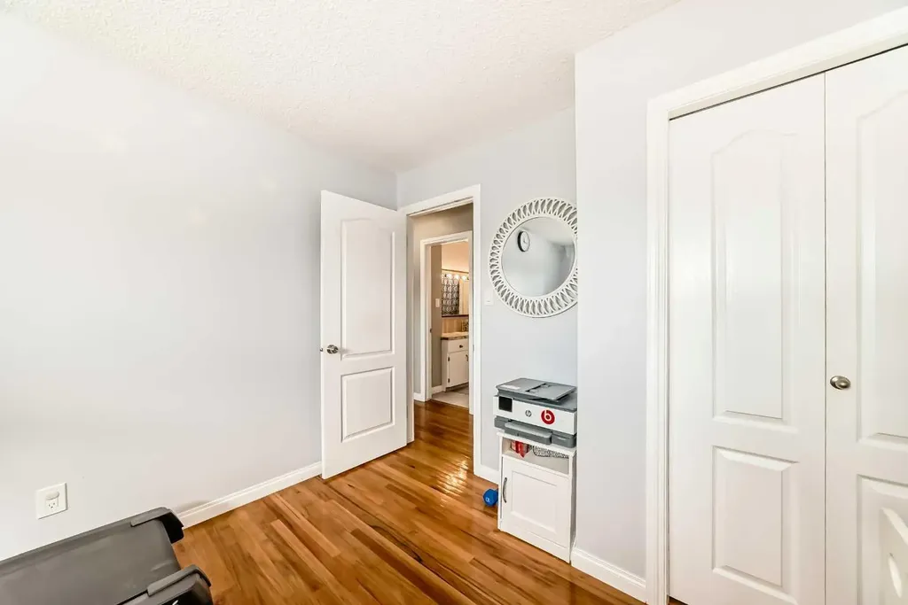 5104 Marshall Road NE Calgary AB T2A 2Y9