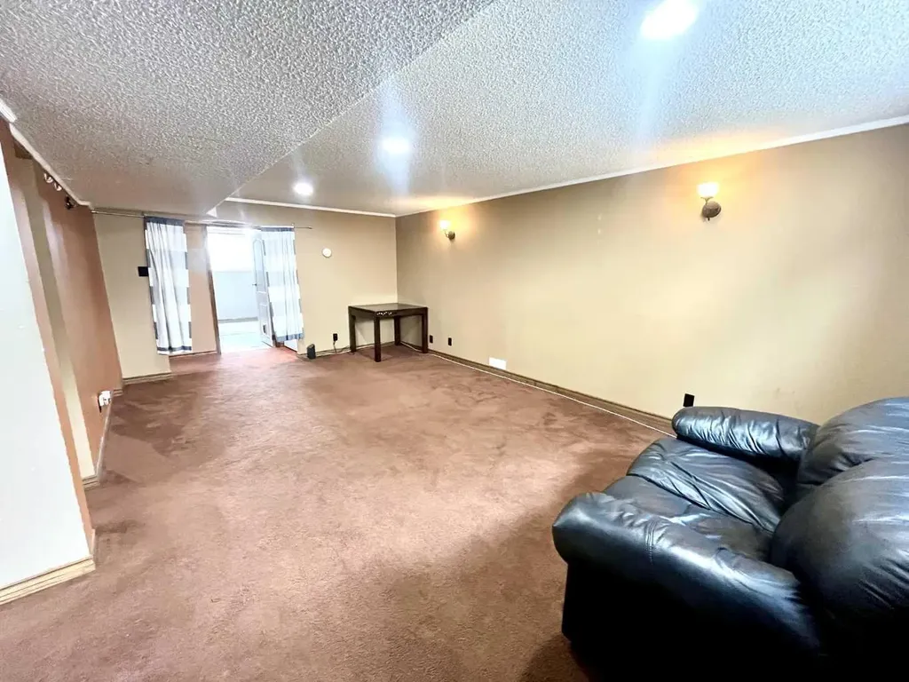 5104 Marshall Road NE Calgary AB T2A 2Y9