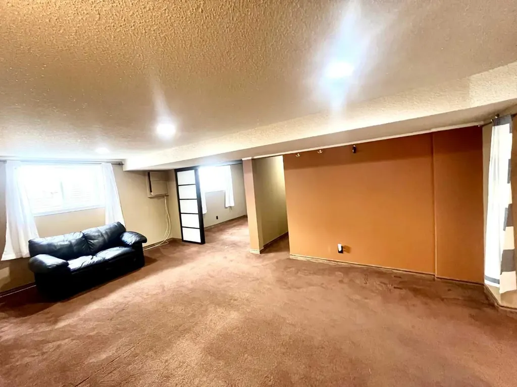 5104 Marshall Road NE Calgary AB T2A 2Y9