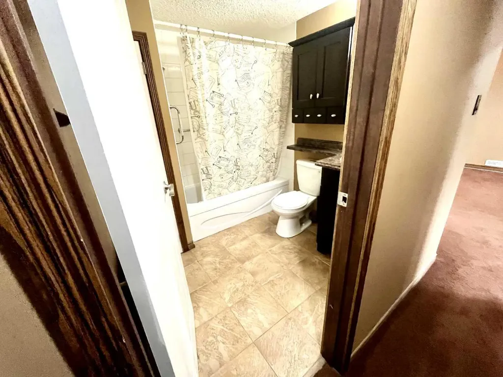 5104 Marshall Road NE Calgary AB T2A 2Y9