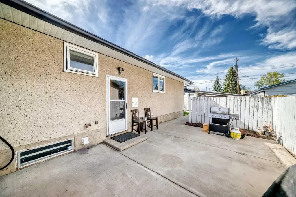 5104 Marshall Road NE Calgary AB T2A 2Y9