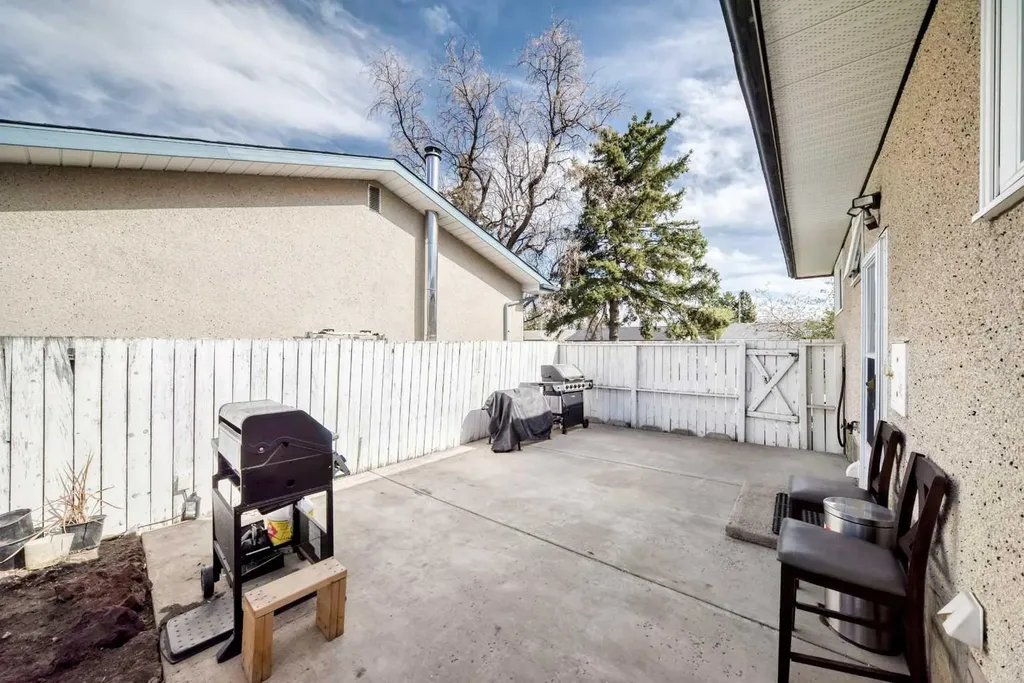 5104 Marshall Road NE Calgary AB T2A 2Y9