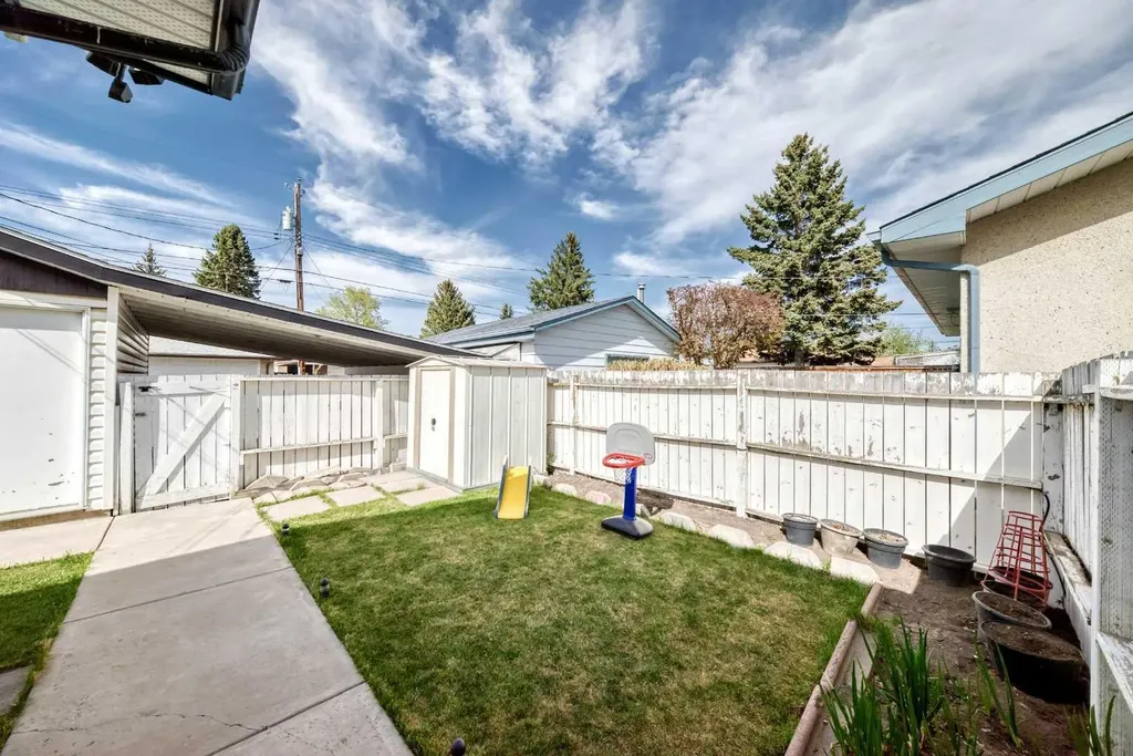 5104 Marshall Road NE Calgary AB T2A 2Y9