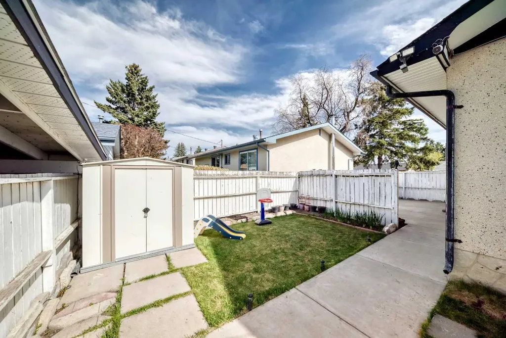 5104 Marshall Road NE Calgary AB T2A 2Y9