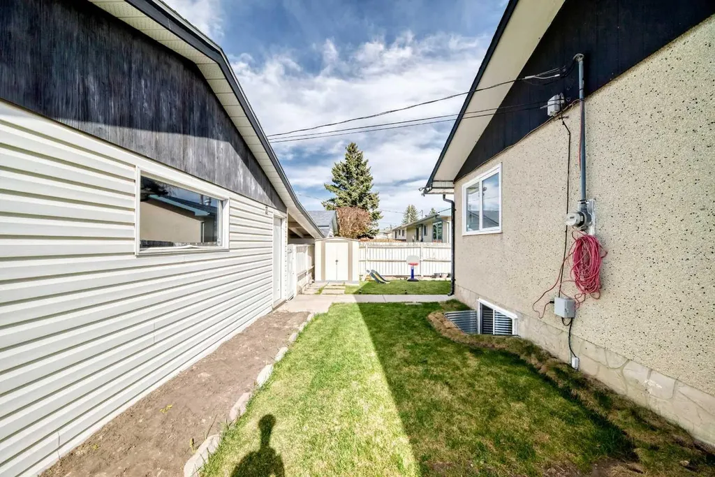 5104 Marshall Road NE Calgary AB T2A 2Y9