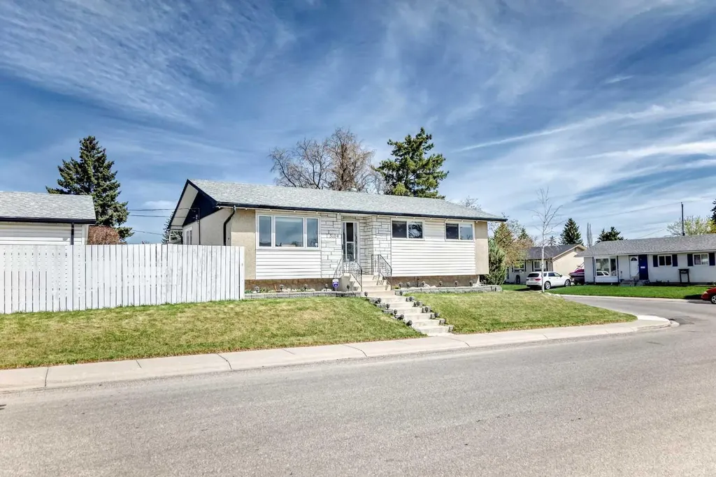 5104 Marshall Road NE Calgary AB T2A 2Y9