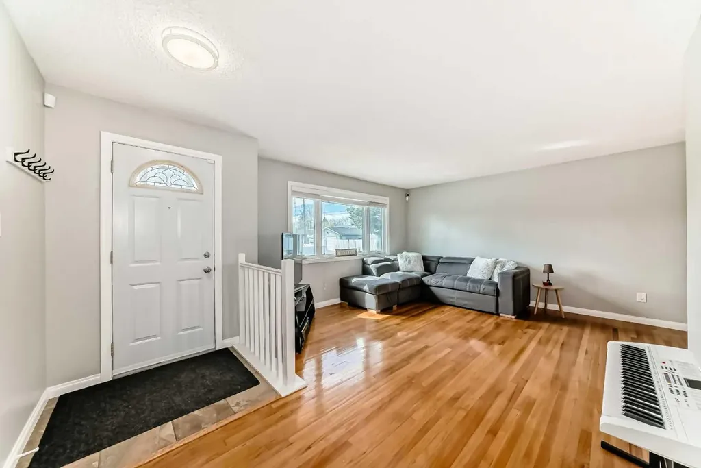 5104 Marshall Road NE Calgary AB T2A 2Y9
