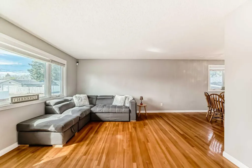 5104 Marshall Road NE Calgary AB T2A 2Y9