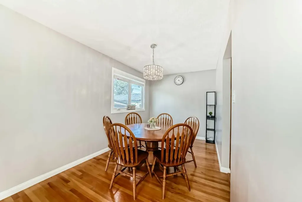 5104 Marshall Road NE Calgary AB T2A 2Y9