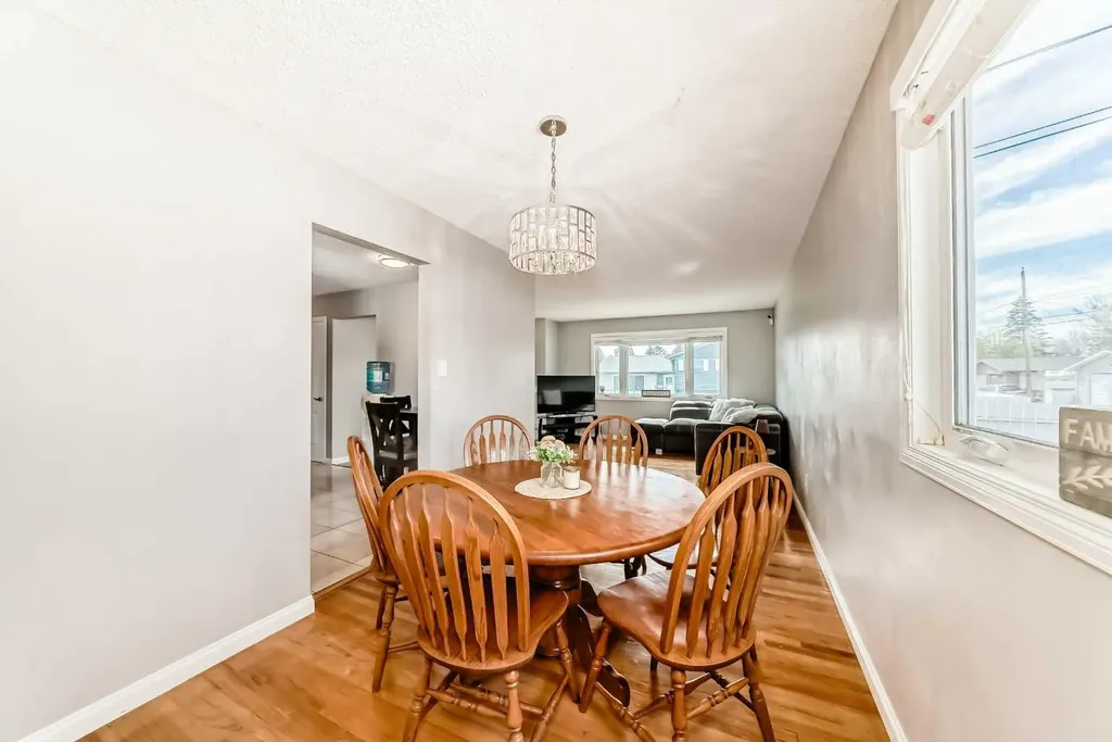 5104 Marshall Road NE Calgary AB T2A 2Y9