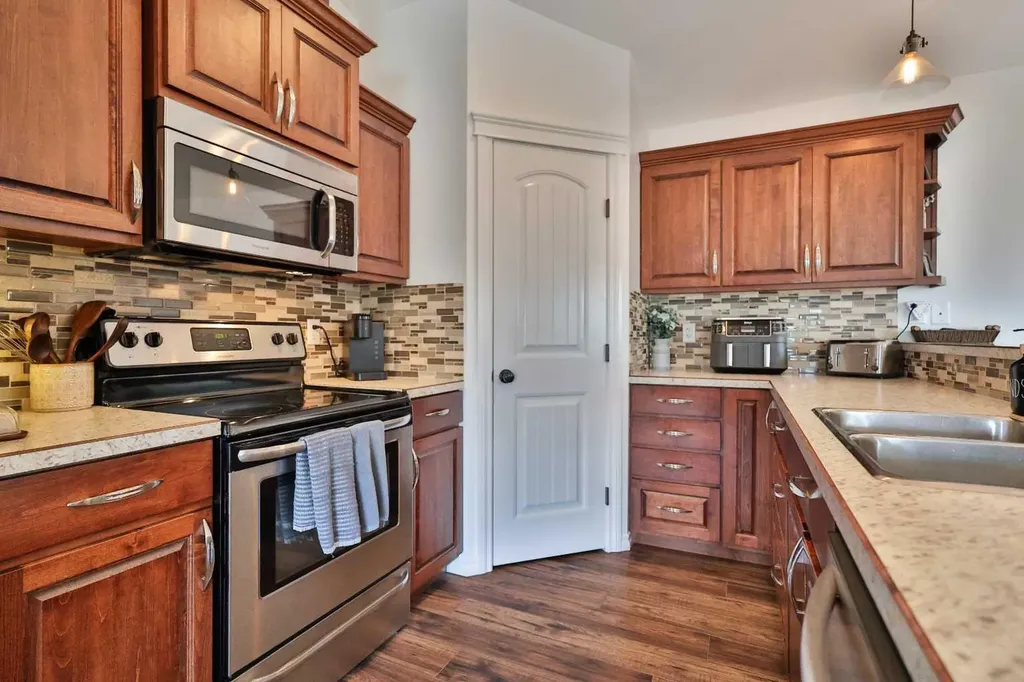 402 11 Street Nobleford AB T0L 1S0
