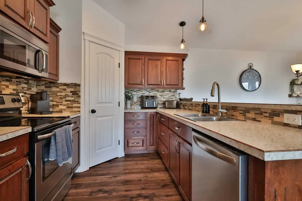 402 11 Street Nobleford AB T0L 1S0