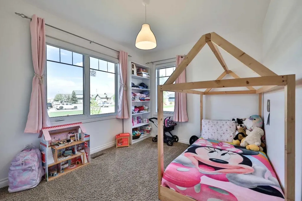 402 11 Street Nobleford AB T0L 1S0
