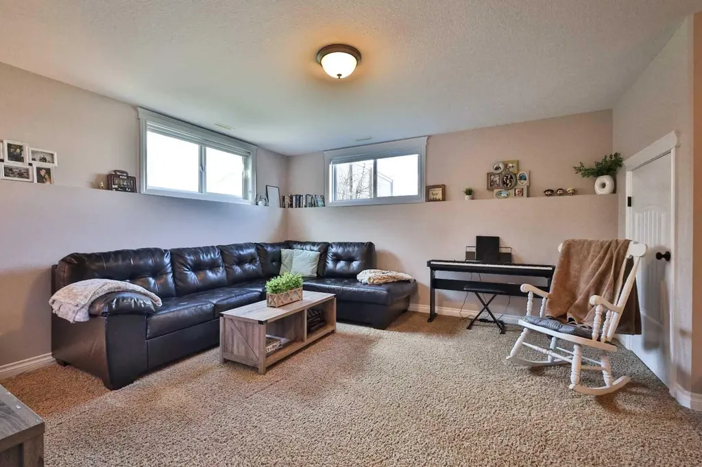 402 11 Street Nobleford AB T0L 1S0