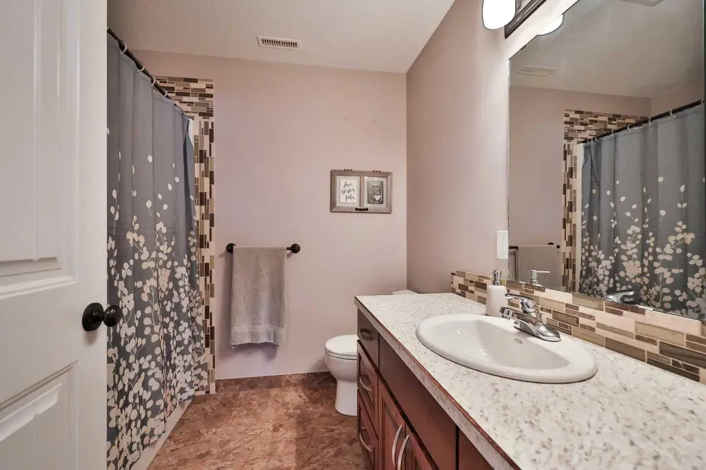 402 11 Street Nobleford AB T0L 1S0