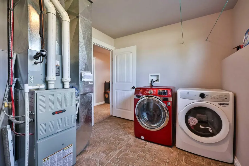 402 11 Street Nobleford AB T0L 1S0