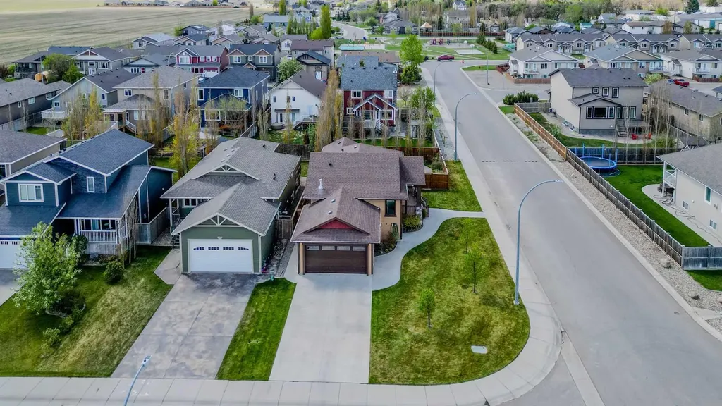402 11 Street Nobleford AB T0L 1S0