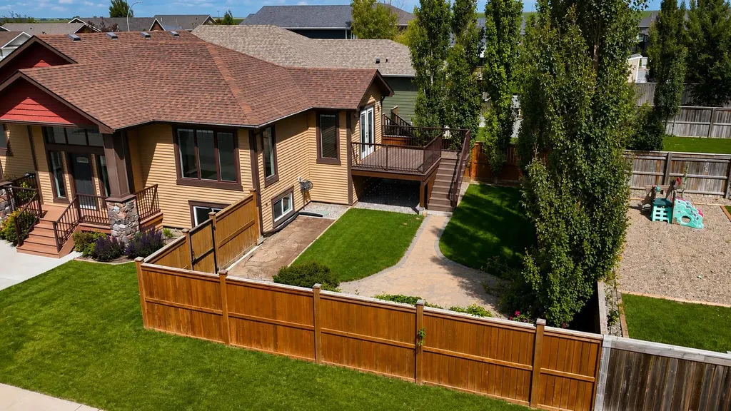 402 11 Street Nobleford AB T0L 1S0