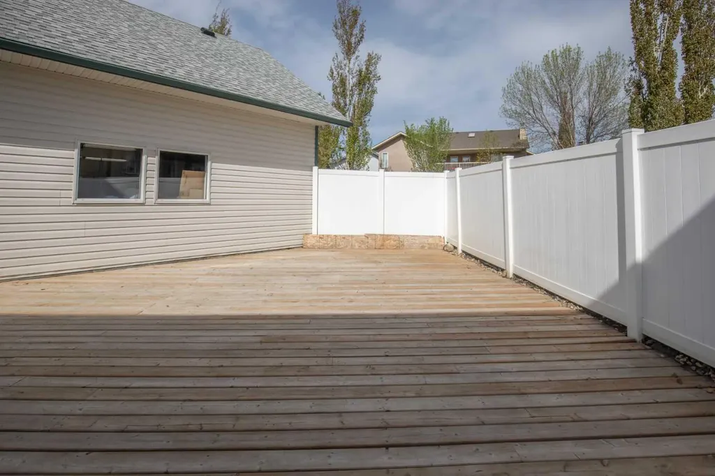 35 Taylor Drive Lacombe AB T4L 2N9