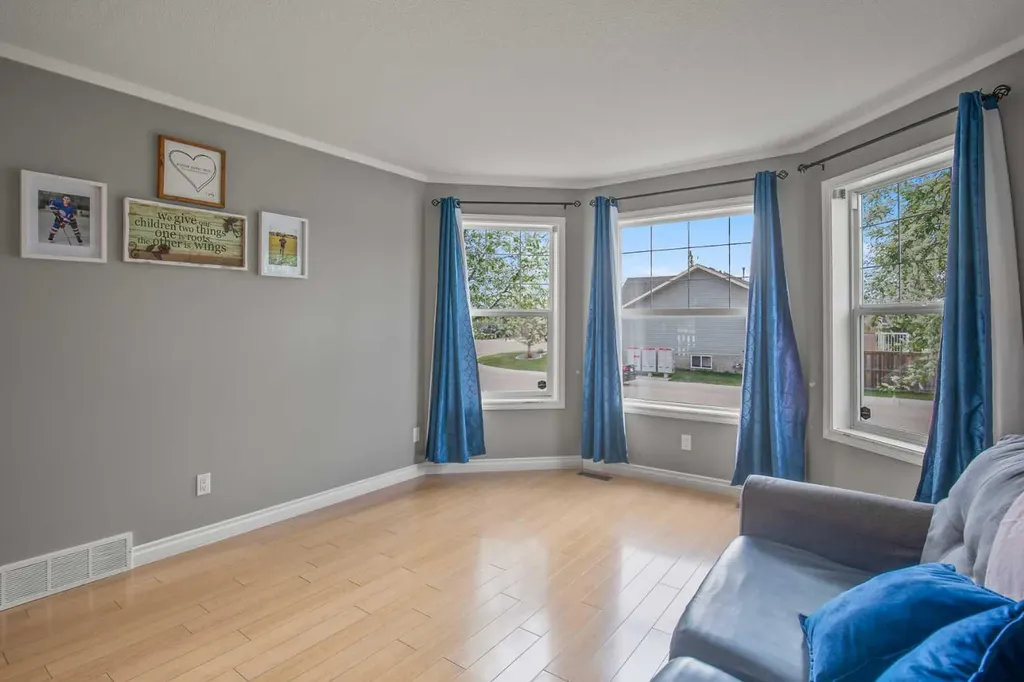 35 Taylor Drive Lacombe AB T4L 2N9