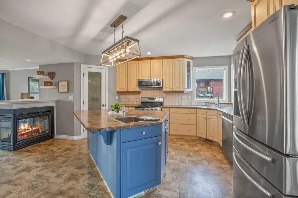 35 Taylor Drive Lacombe AB T4L 2N9