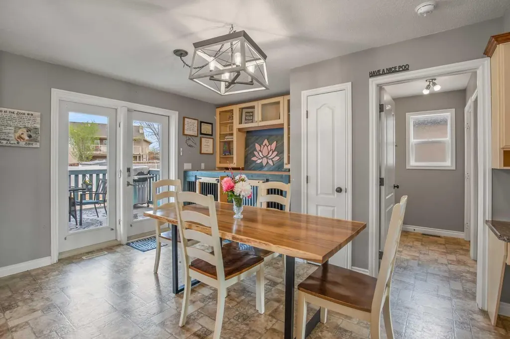 35 Taylor Drive Lacombe AB T4L 2N9