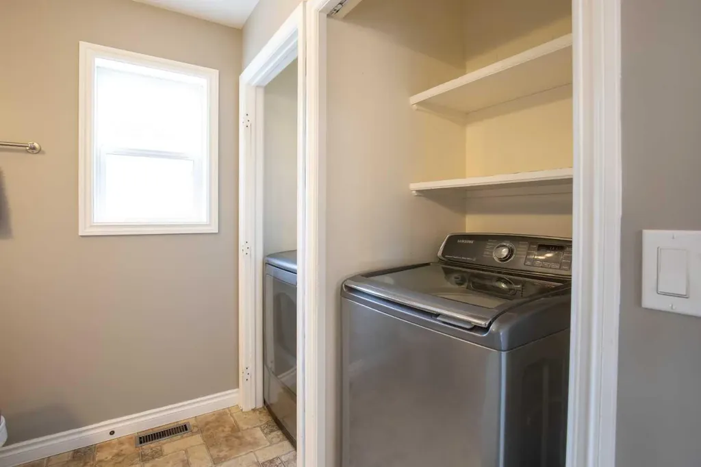 35 Taylor Drive Lacombe AB T4L 2N9