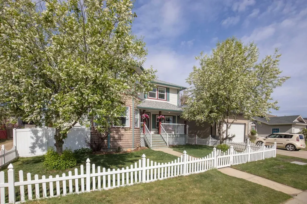35 Taylor Drive Lacombe AB T4L 2N9