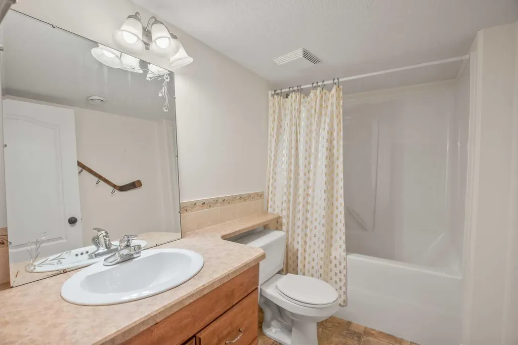 35 Taylor Drive Lacombe AB T4L 2N9