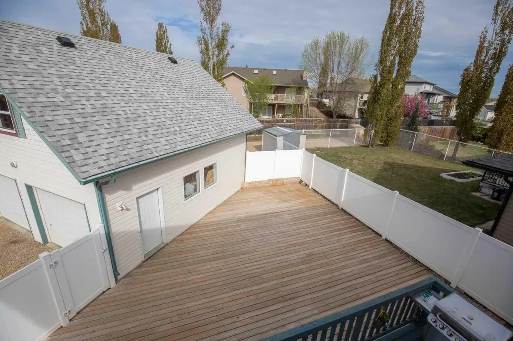 35 Taylor Drive Lacombe AB T4L 2N9