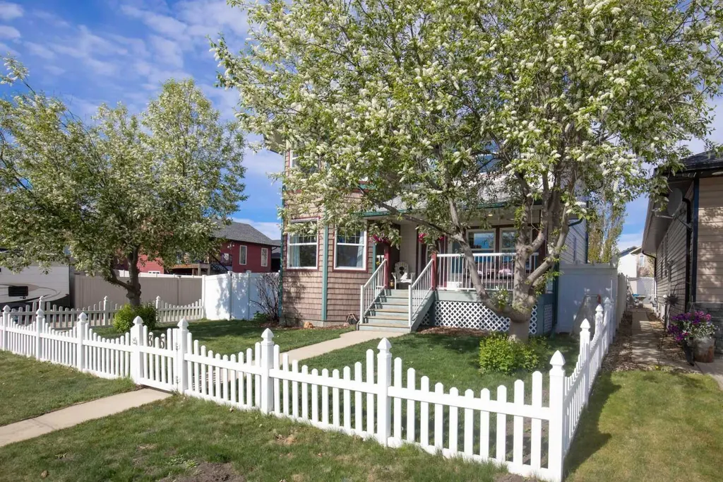 35 Taylor Drive Lacombe AB T4L 2N9