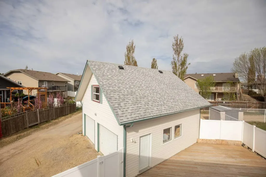 35 Taylor Drive Lacombe AB T4L 2N9