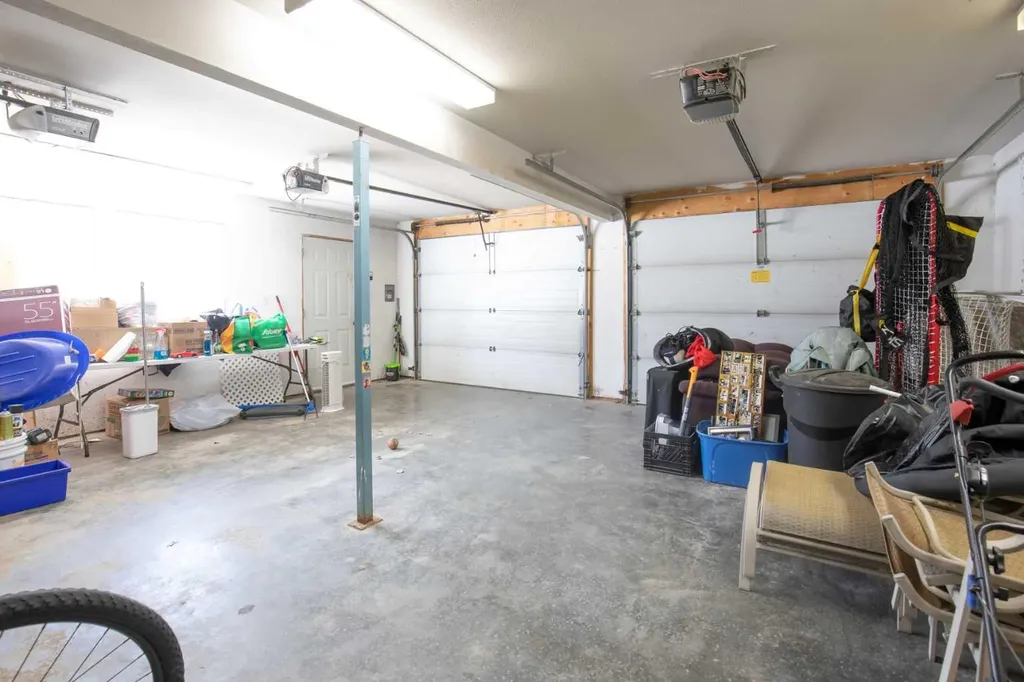 35 Taylor Drive Lacombe AB T4L 2N9