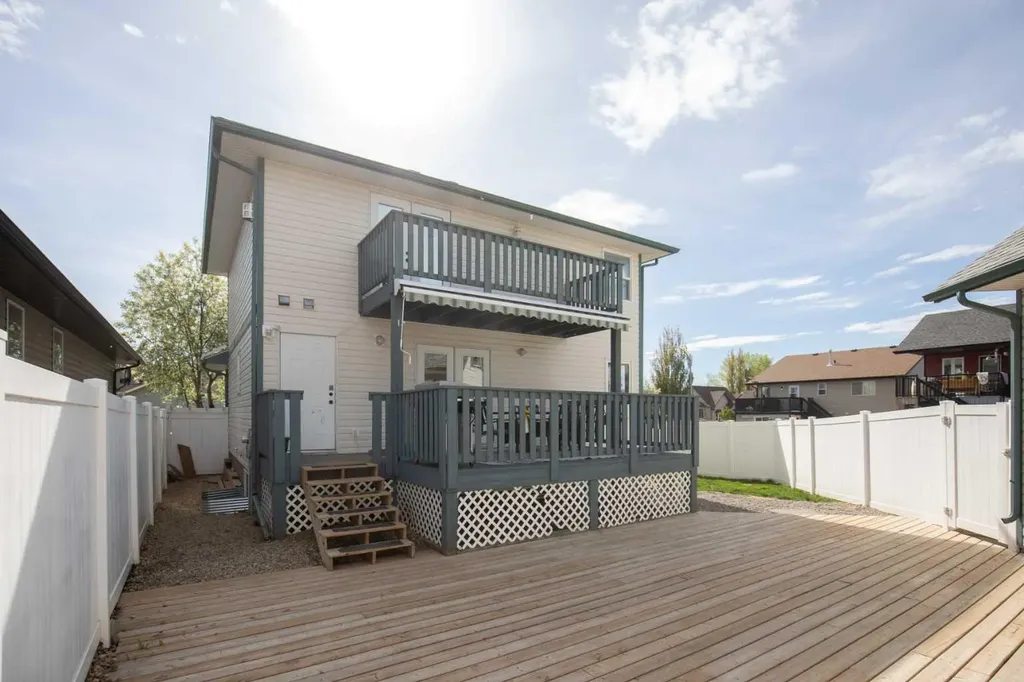 35 Taylor Drive Lacombe AB T4L 2N9