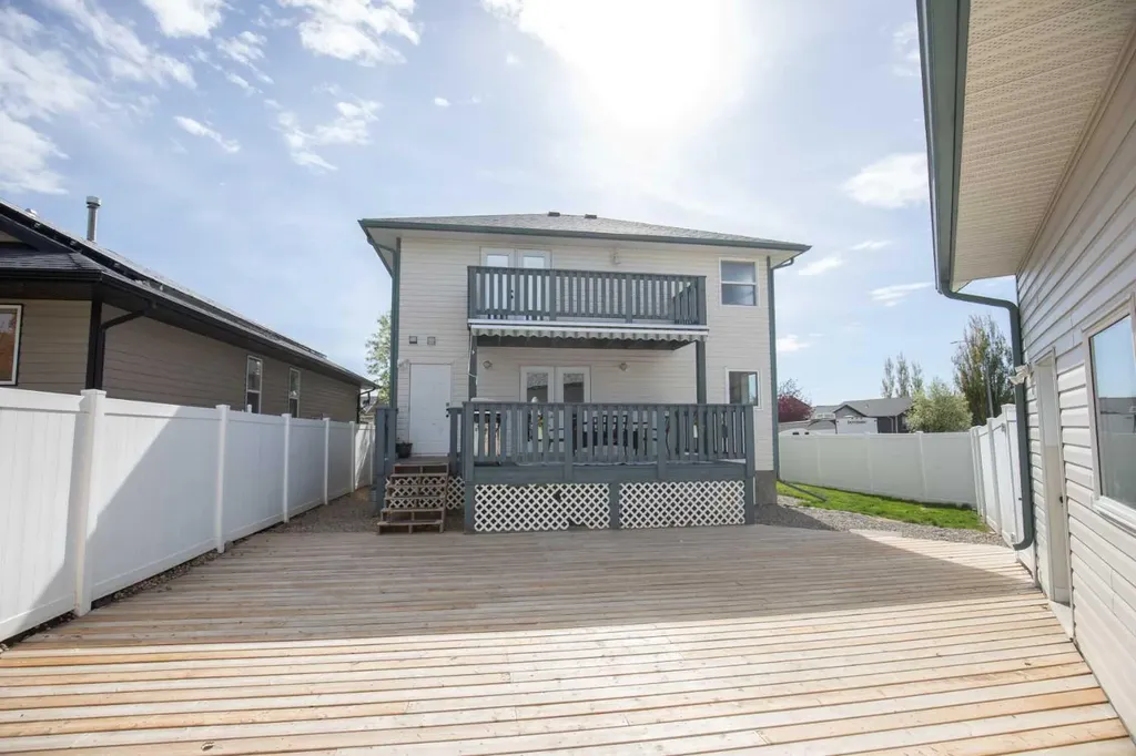 35 Taylor Drive Lacombe AB T4L 2N9