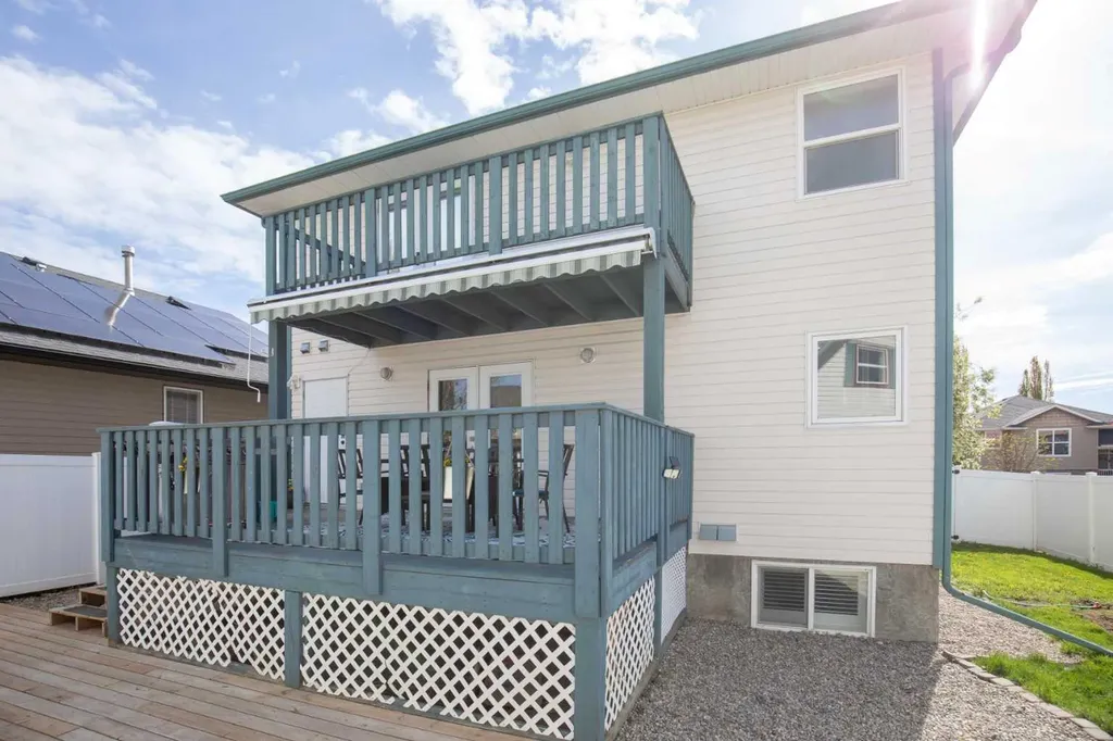 35 Taylor Drive Lacombe AB T4L 2N9