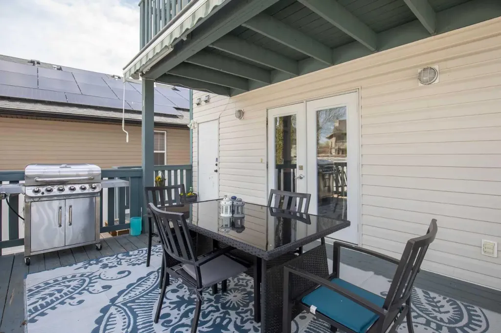 35 Taylor Drive Lacombe AB T4L 2N9