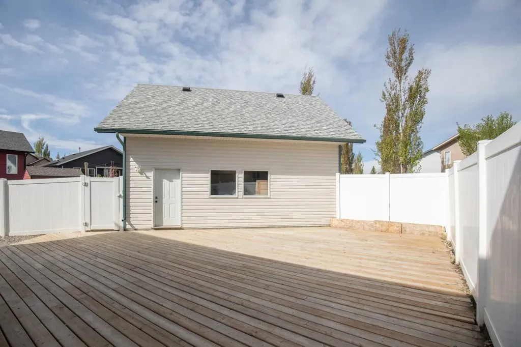 35 Taylor Drive Lacombe AB T4L 2N9