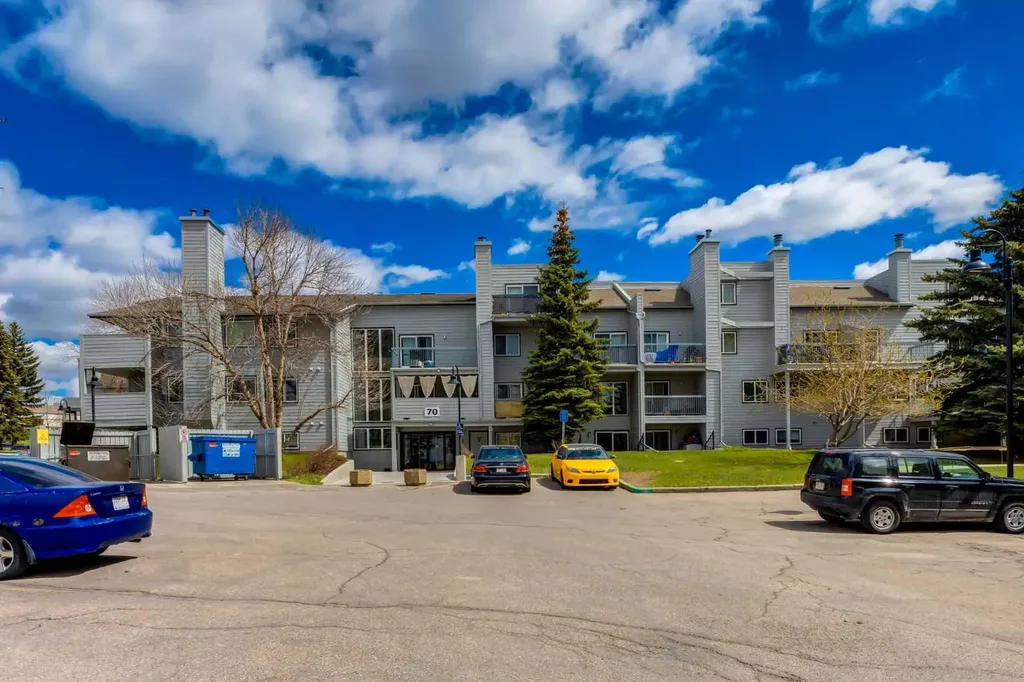 70 Glamis Drive SW Calgary AB T3E 6T6