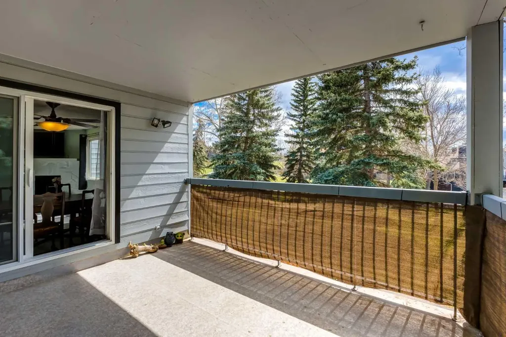 70 Glamis Drive SW Calgary AB T3E 6T6