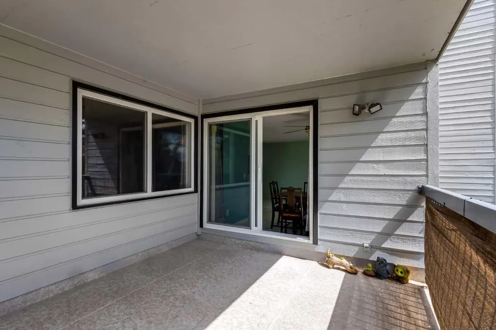 70 Glamis Drive SW Calgary AB T3E 6T6
