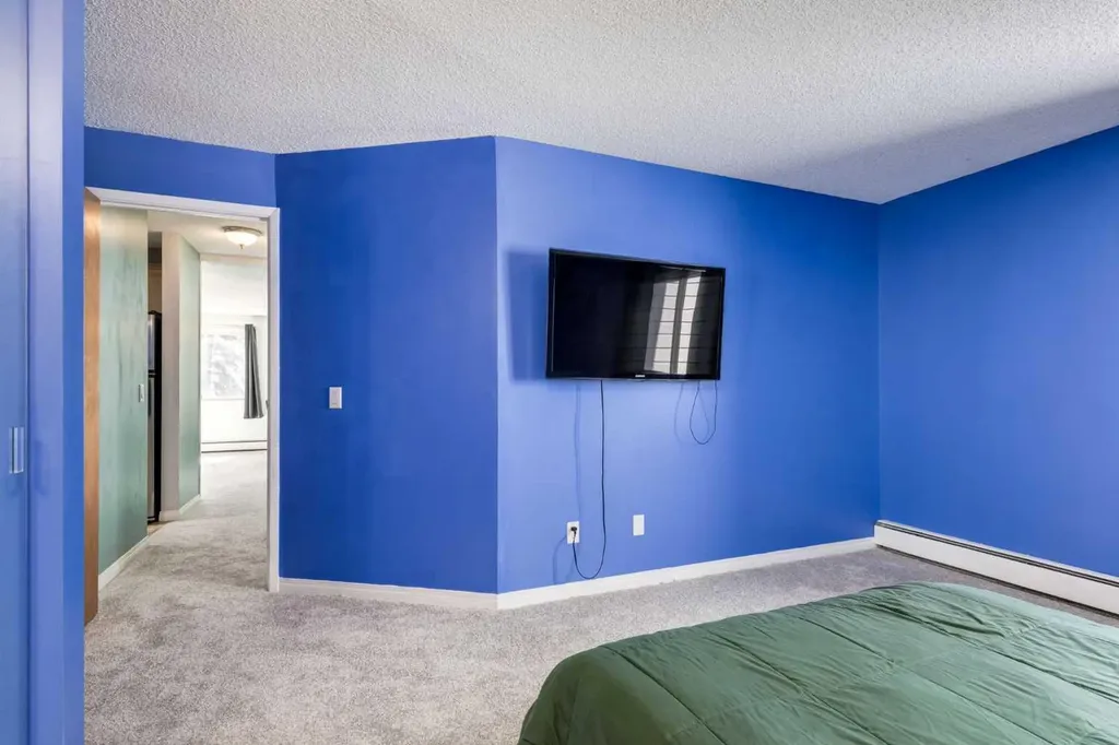 70 Glamis Drive SW Calgary AB T3E 6T6