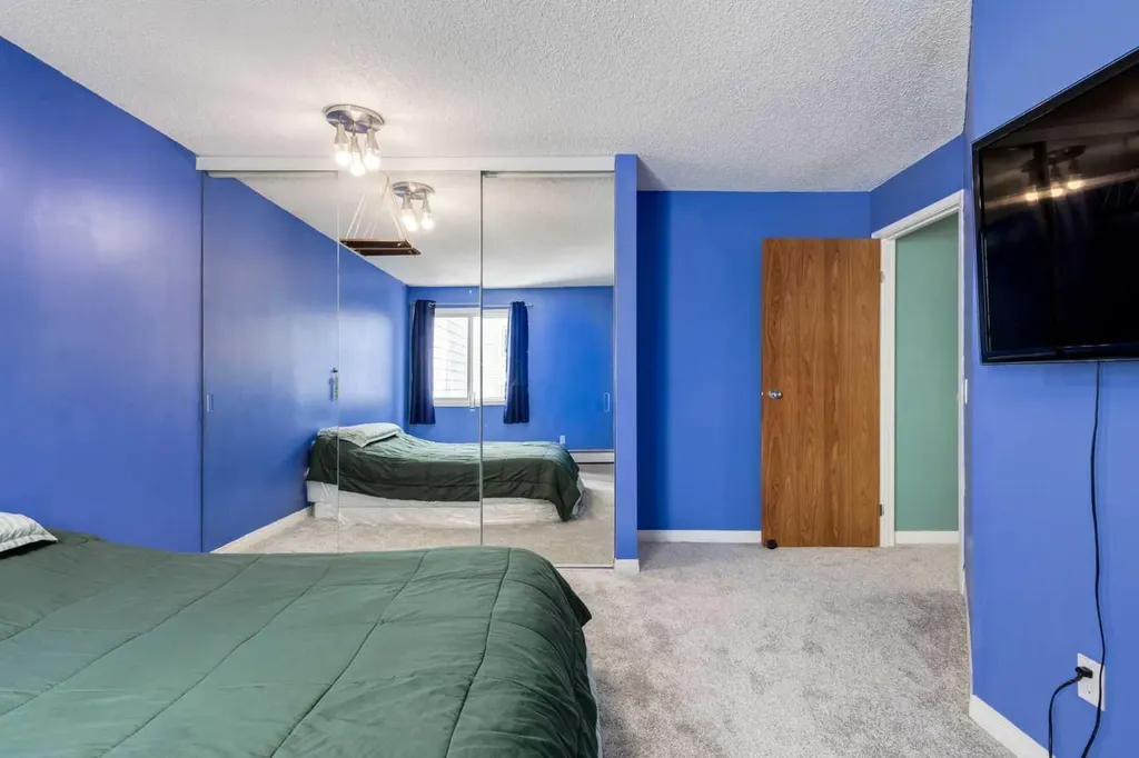 70 Glamis Drive SW Calgary AB T3E 6T6