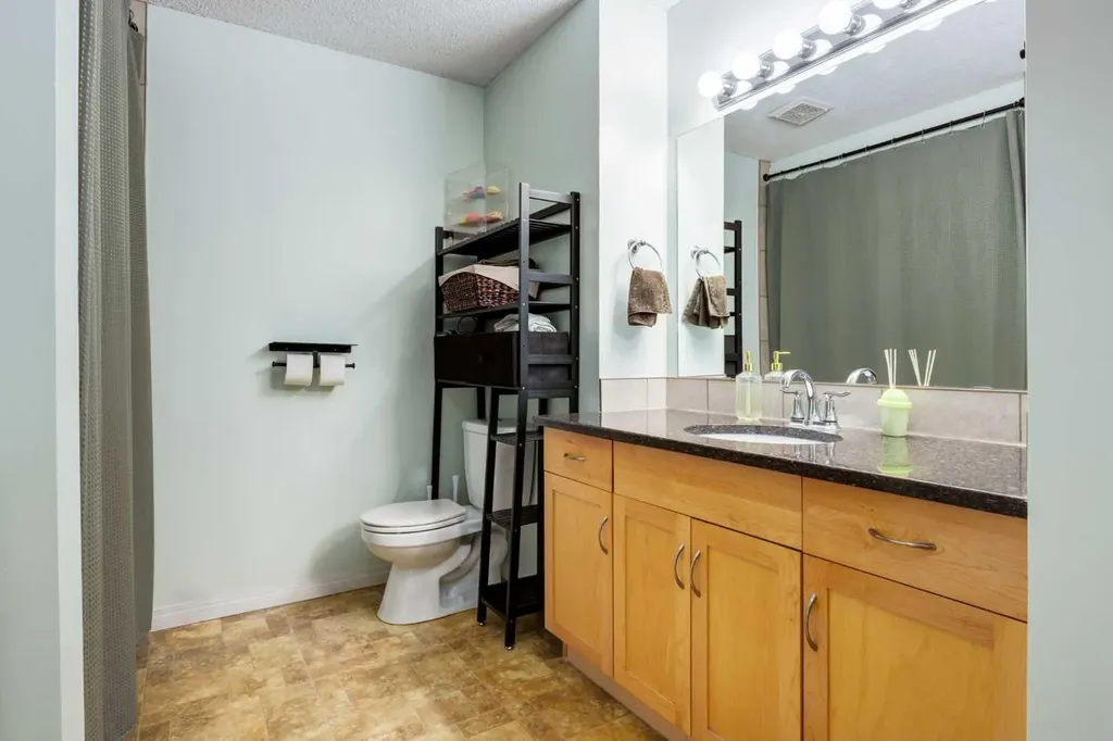 70 Glamis Drive SW Calgary AB T3E 6T6