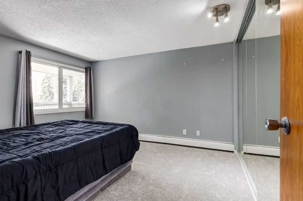 70 Glamis Drive SW Calgary AB T3E 6T6